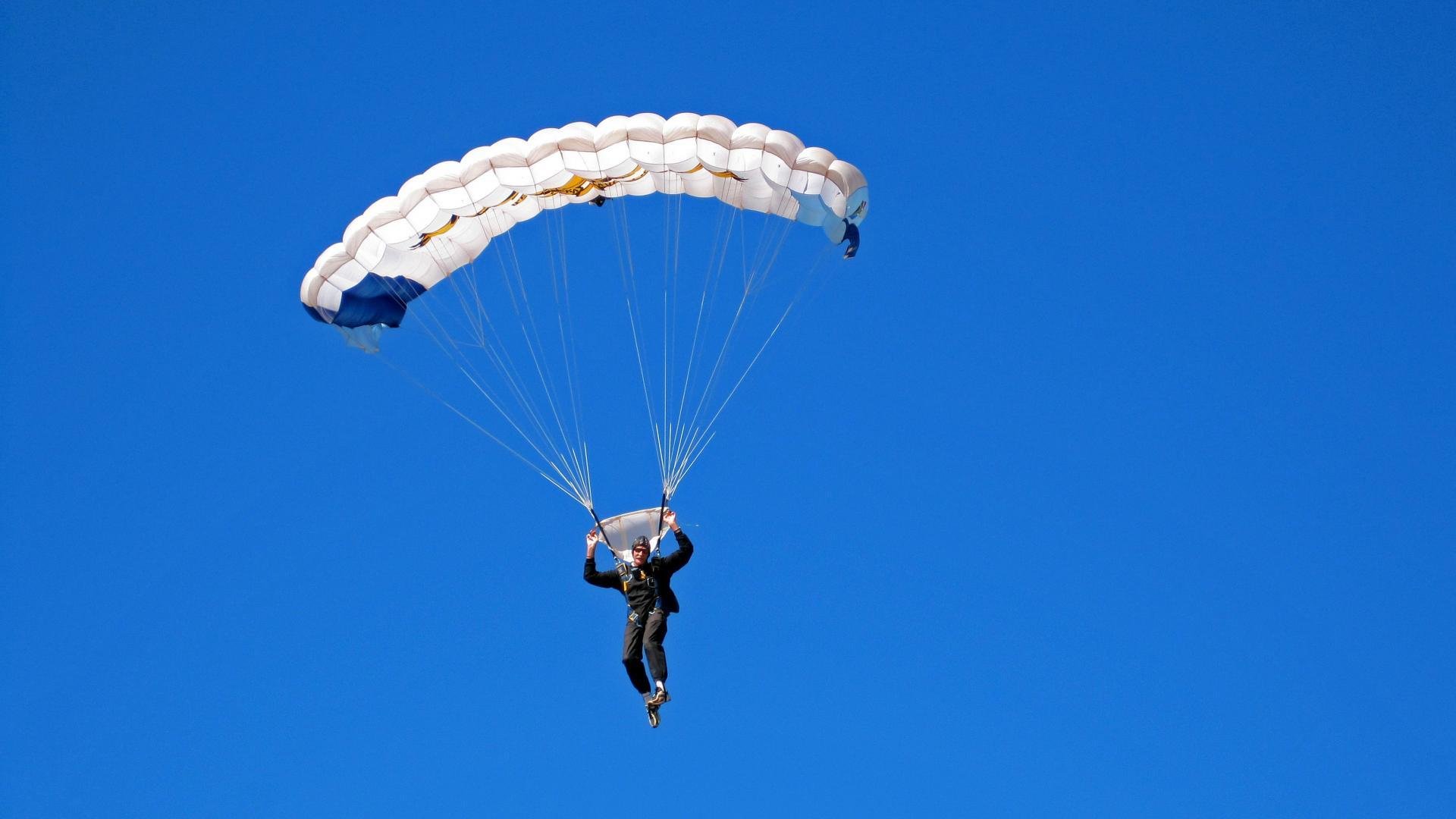 开云电子竞技-“空中飞跃：沙丘与悬崖的极速跳跃”，空中飞跃游戏